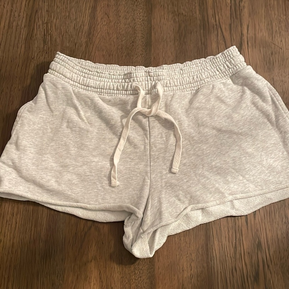 American Eagle sweatshorts drawstring pockets